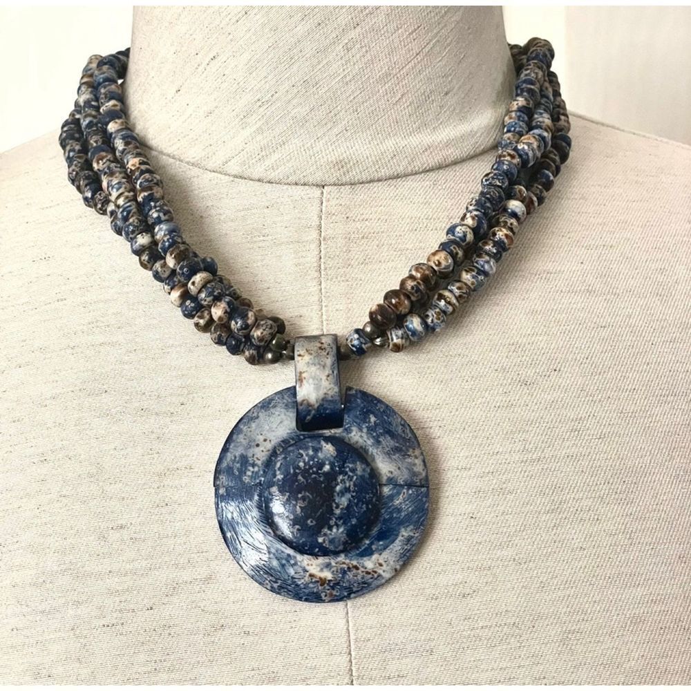 Blue sodalite beaded pendant necklace
